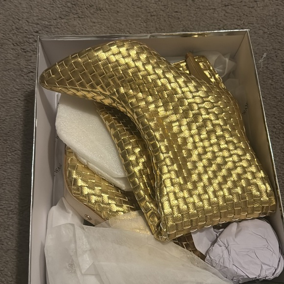 Beautiful - Picture 2 of 3